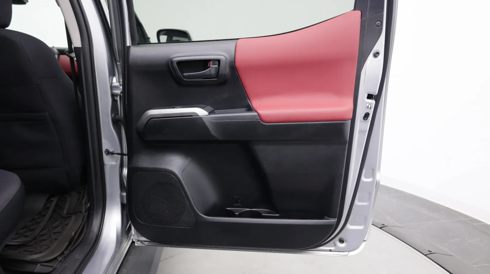 Toyota Tacoma photo 27