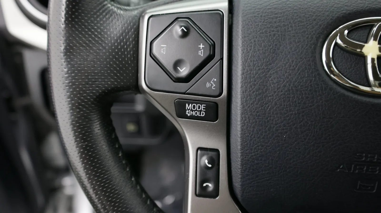 Toyota Tacoma photo 16