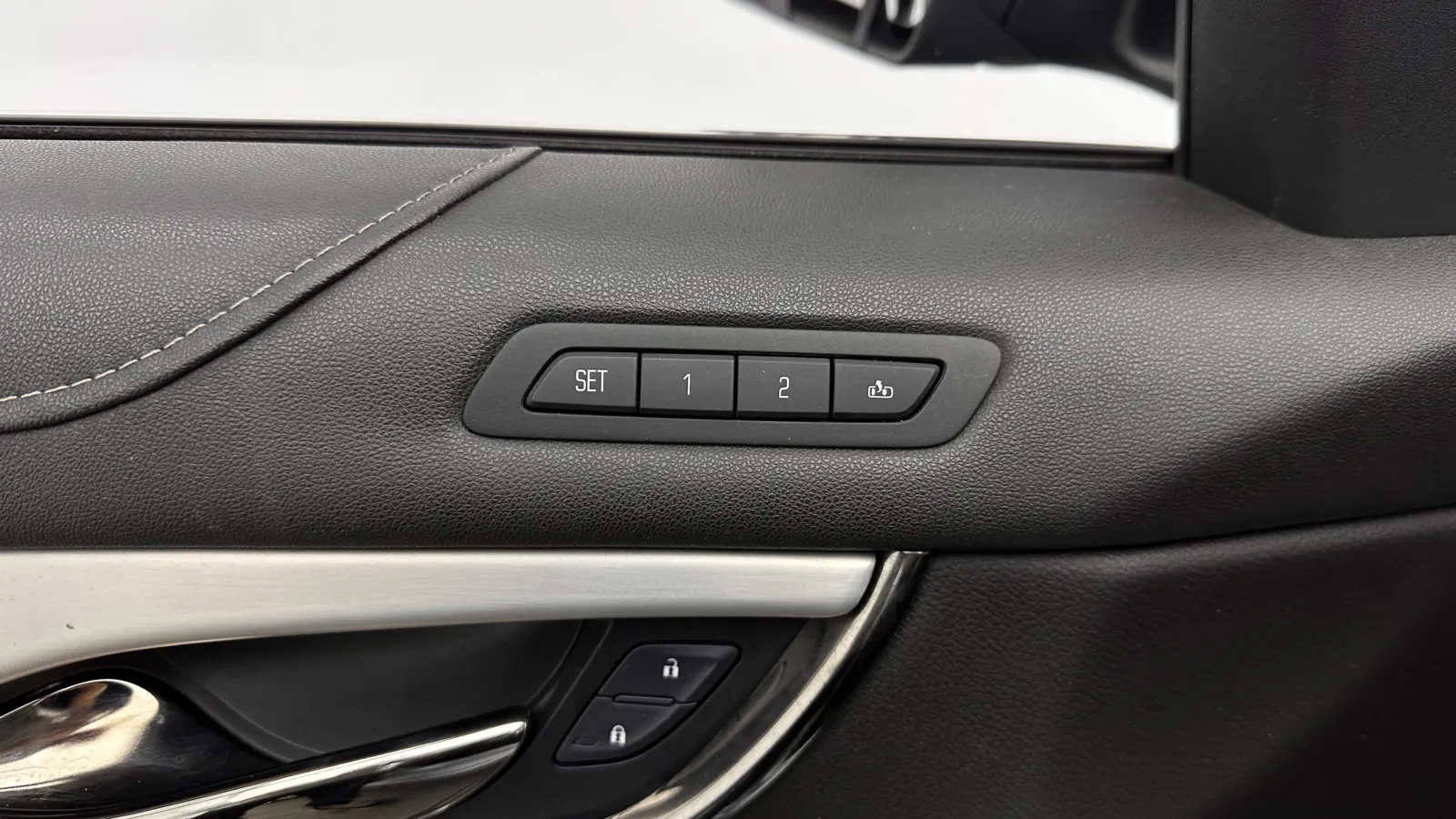Cadillac ATS photo 11