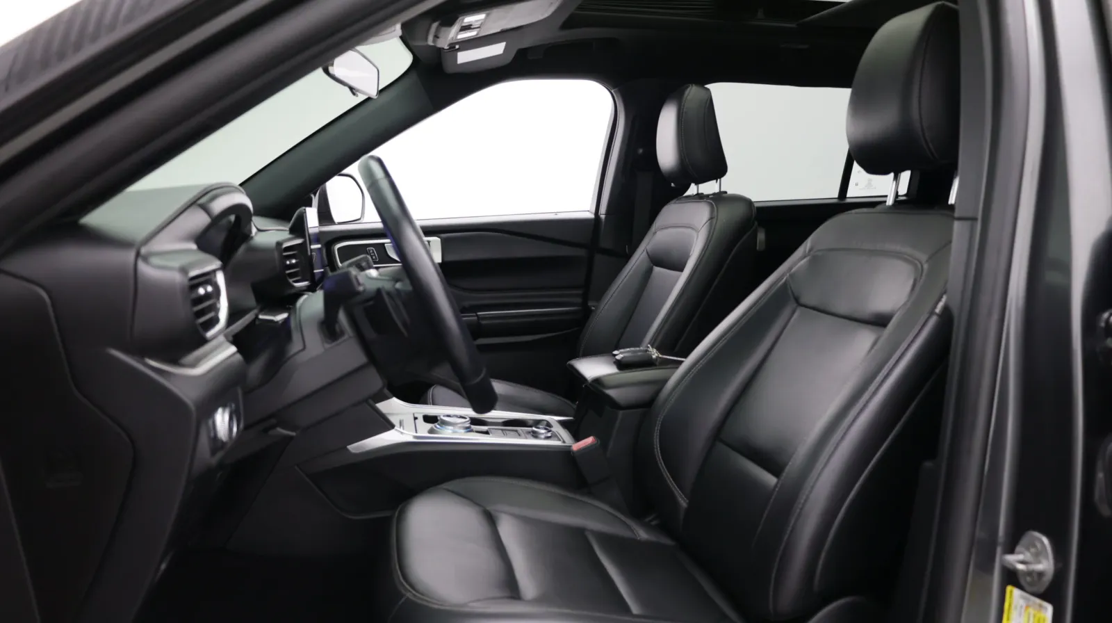 Ford Explorer photo 14