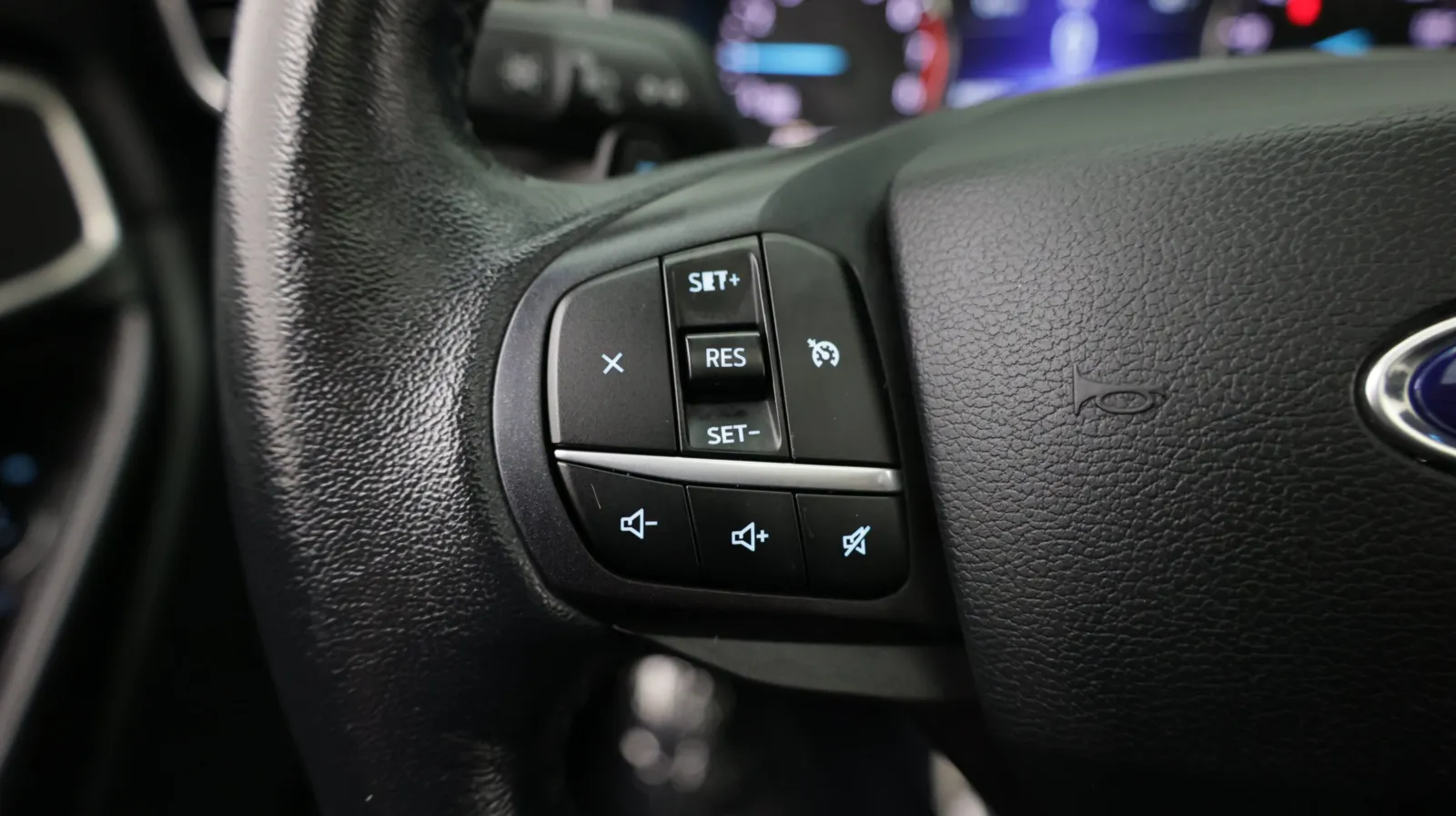 Ford Explorer photo 21