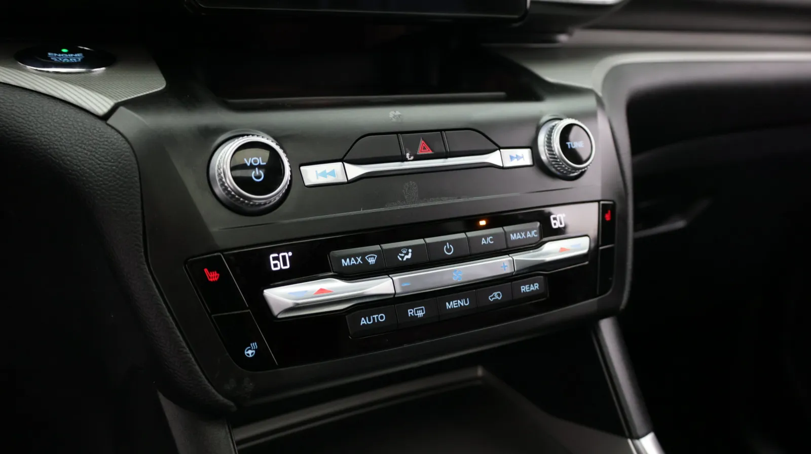 Ford Explorer photo 17