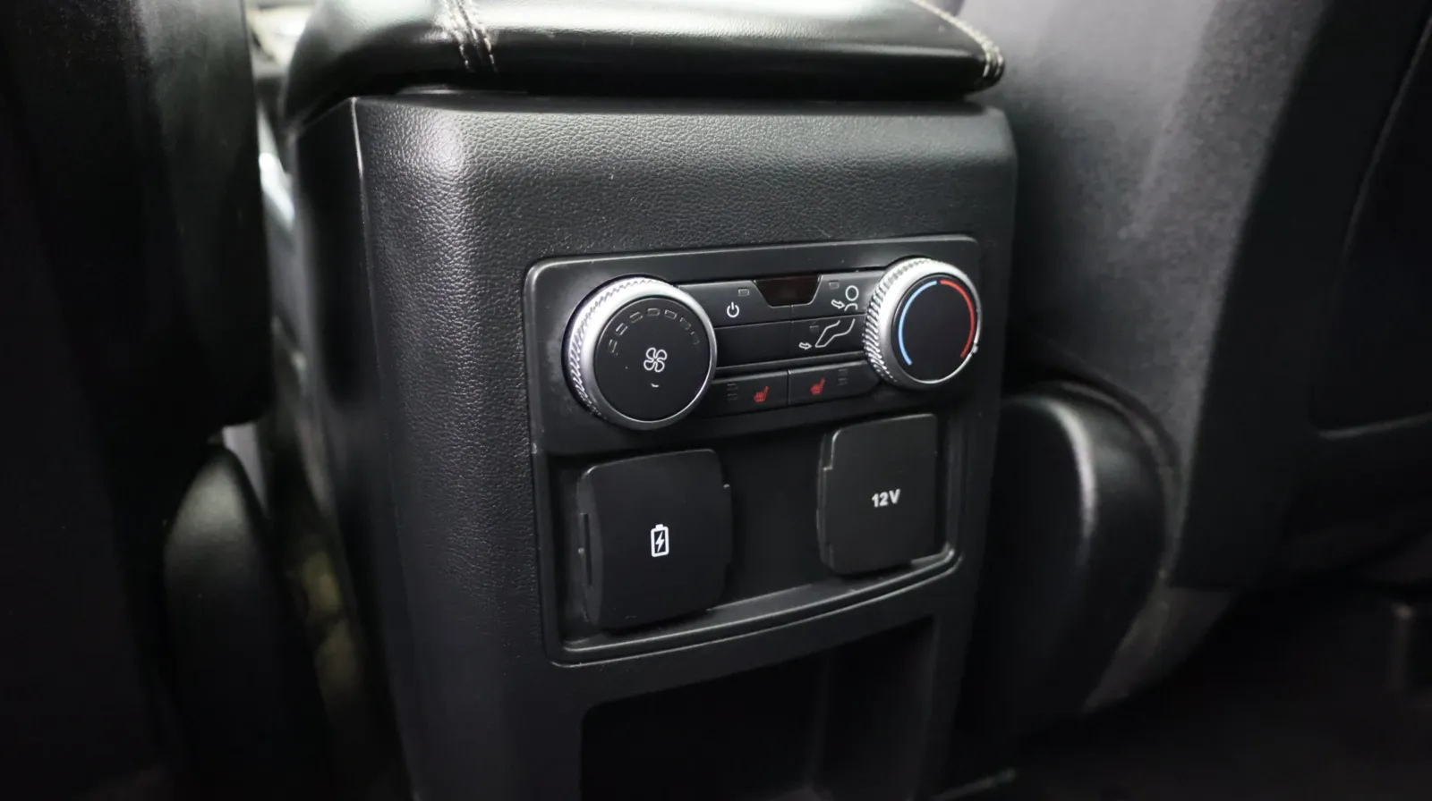Ford Explorer photo 26