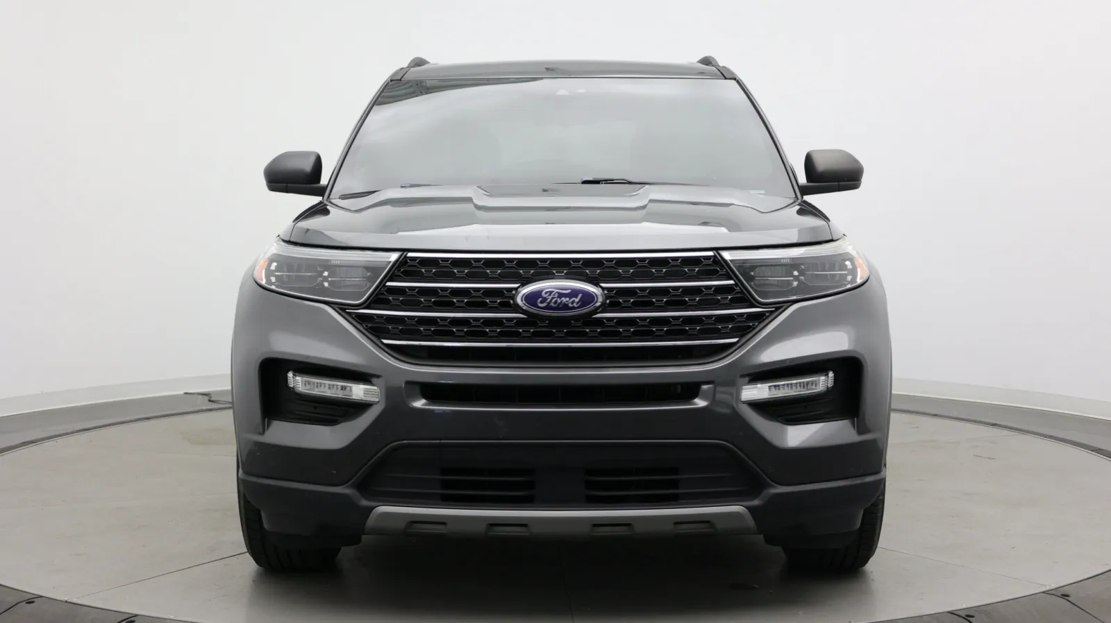 Ford Explorer photo 2