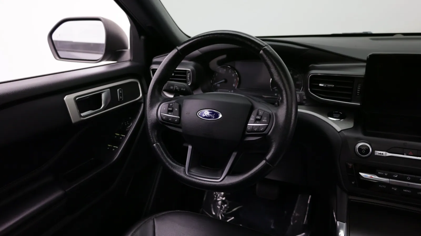 Ford Explorer photo 28
