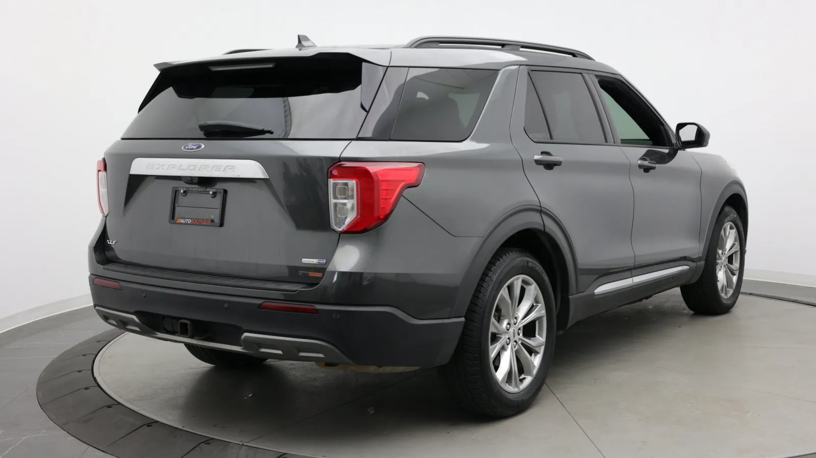 Ford Explorer photo 8