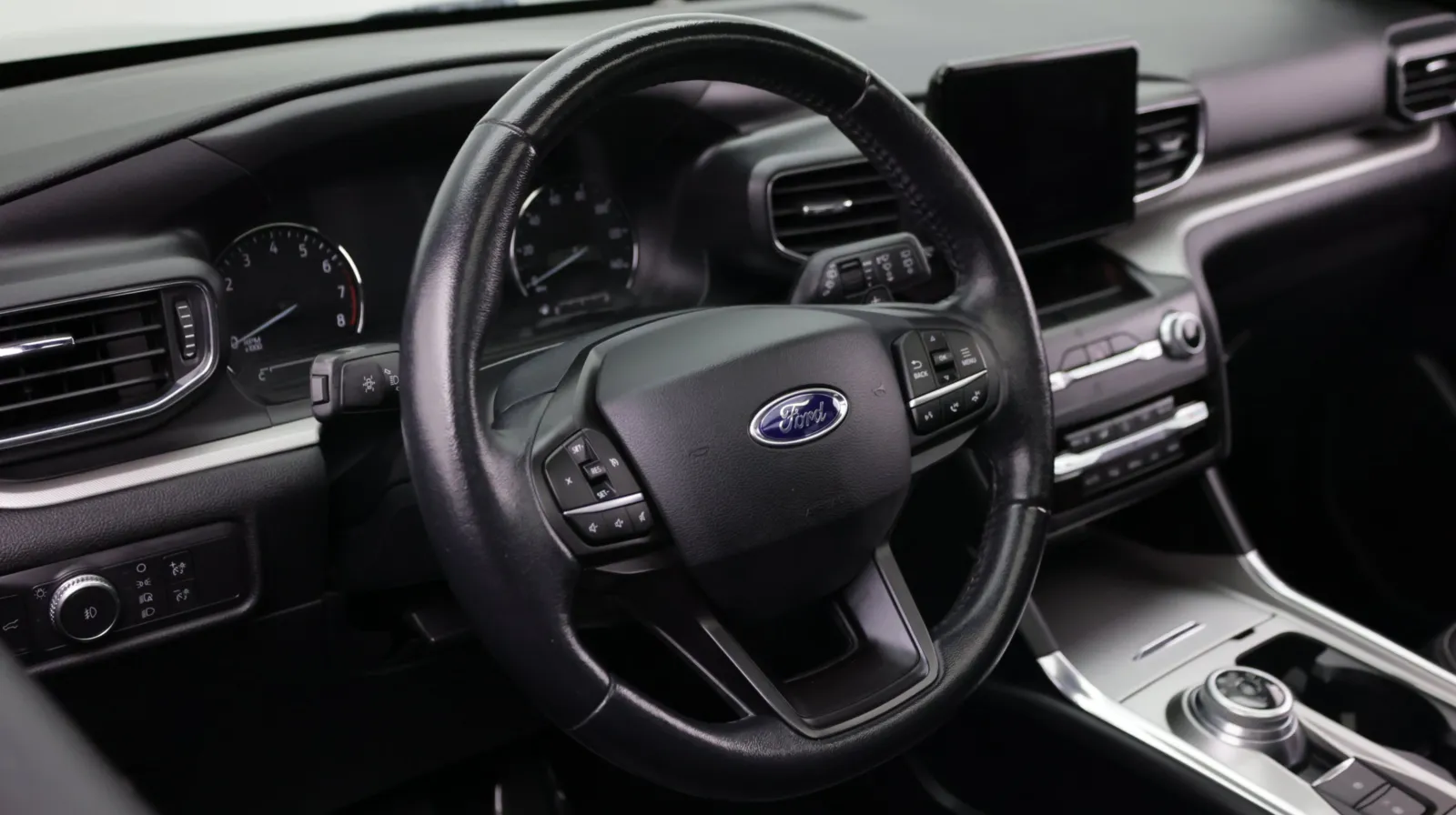 Ford Explorer photo 10