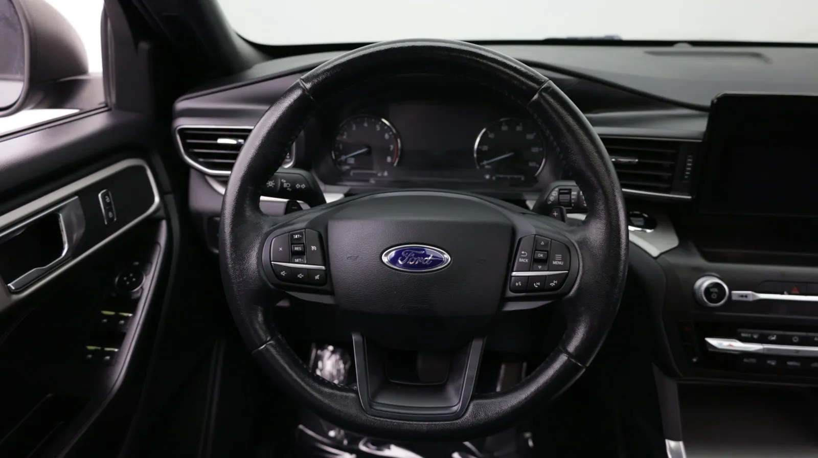 Ford Explorer photo 27
