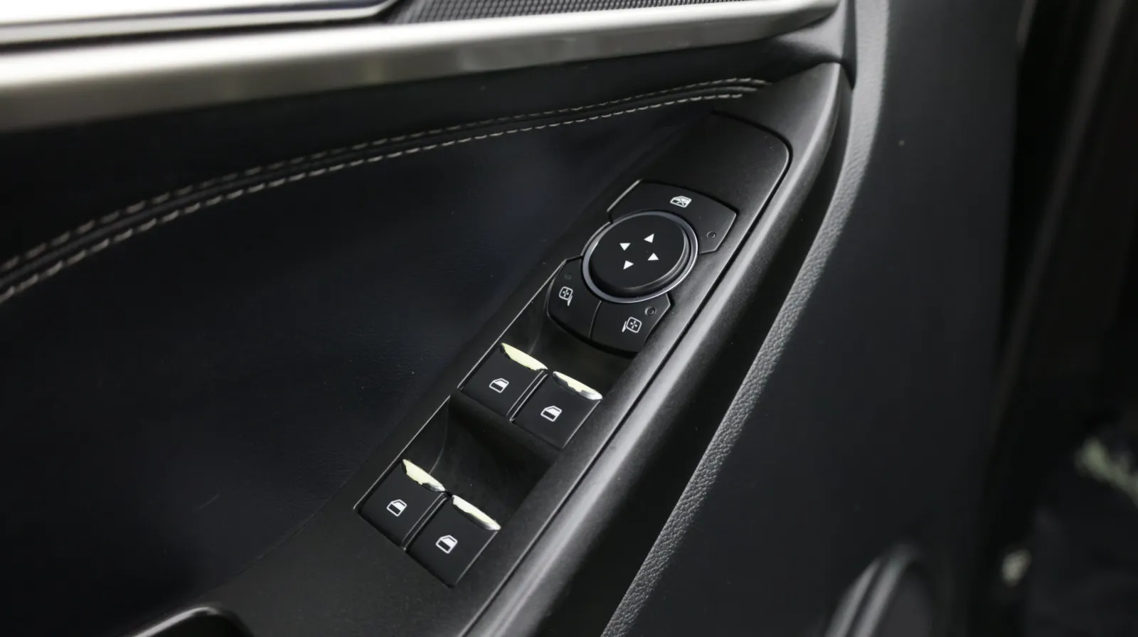 Ford Explorer photo 13
