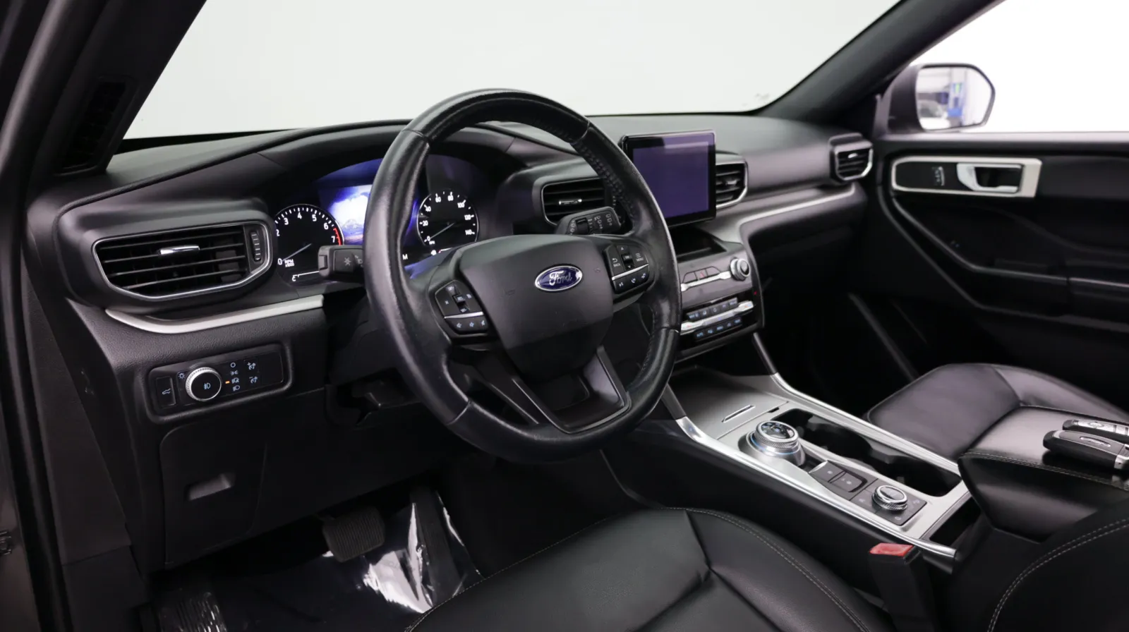Ford Explorer photo 12