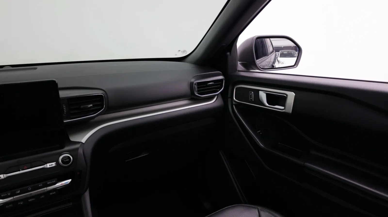 Ford Explorer photo 30