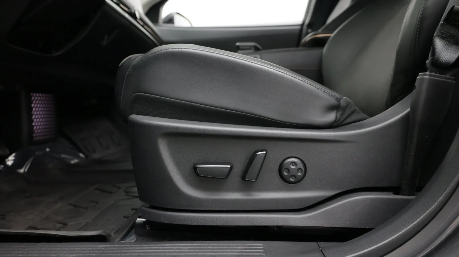 Nissan Ariya photo 15