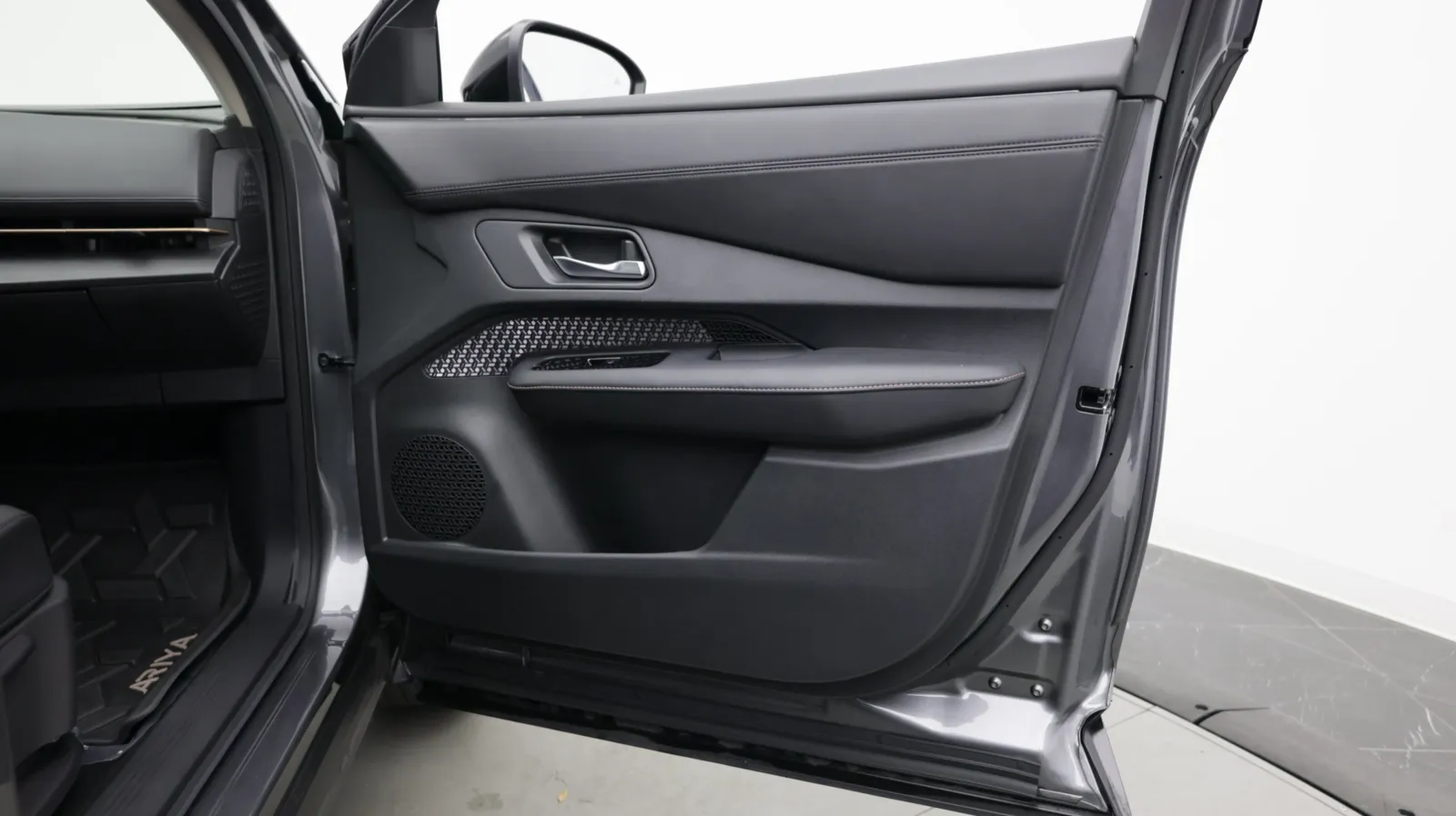Nissan Ariya photo 35