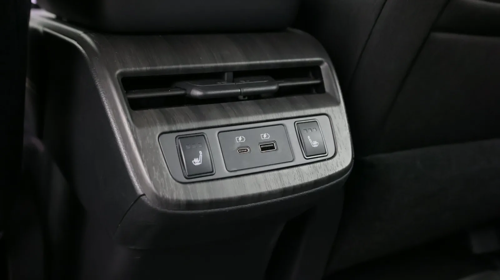 Nissan Ariya photo 27
