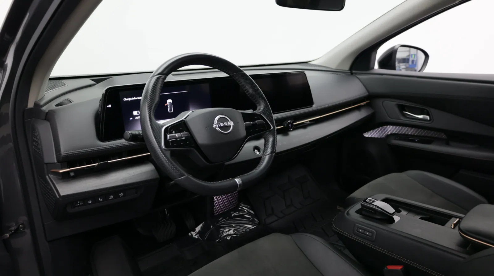 Nissan Ariya photo 11