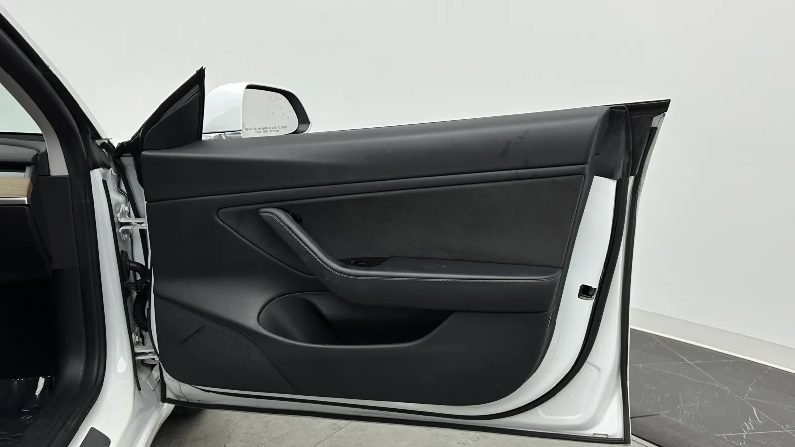 Tesla Model 3 photo 30