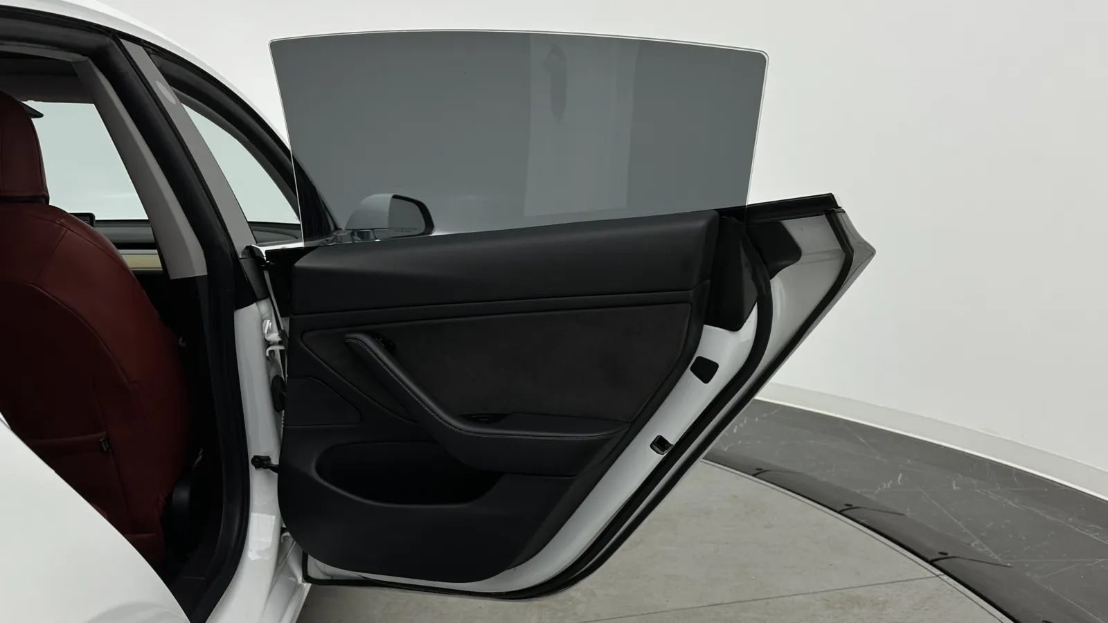 Tesla Model 3 photo 25