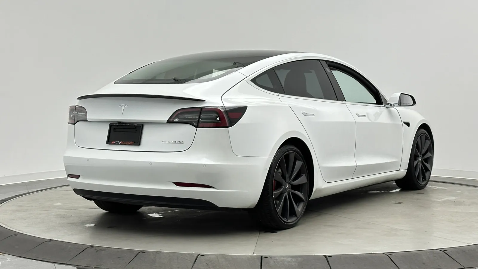Tesla Model 3 photo 7