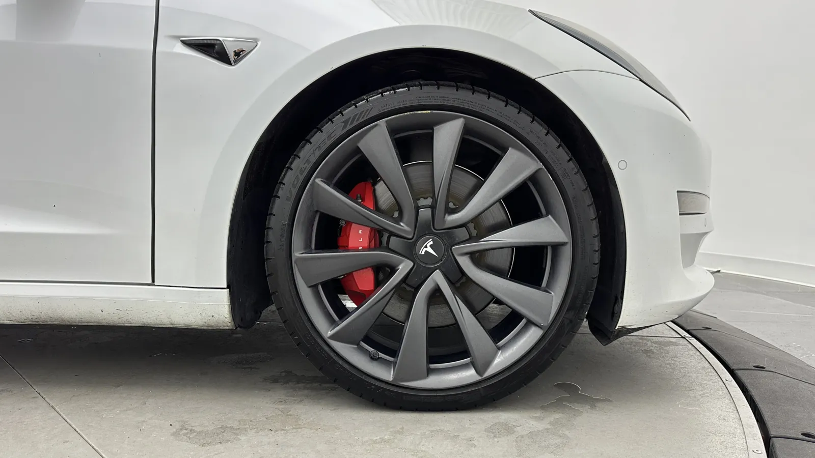 Tesla Model 3 photo 8