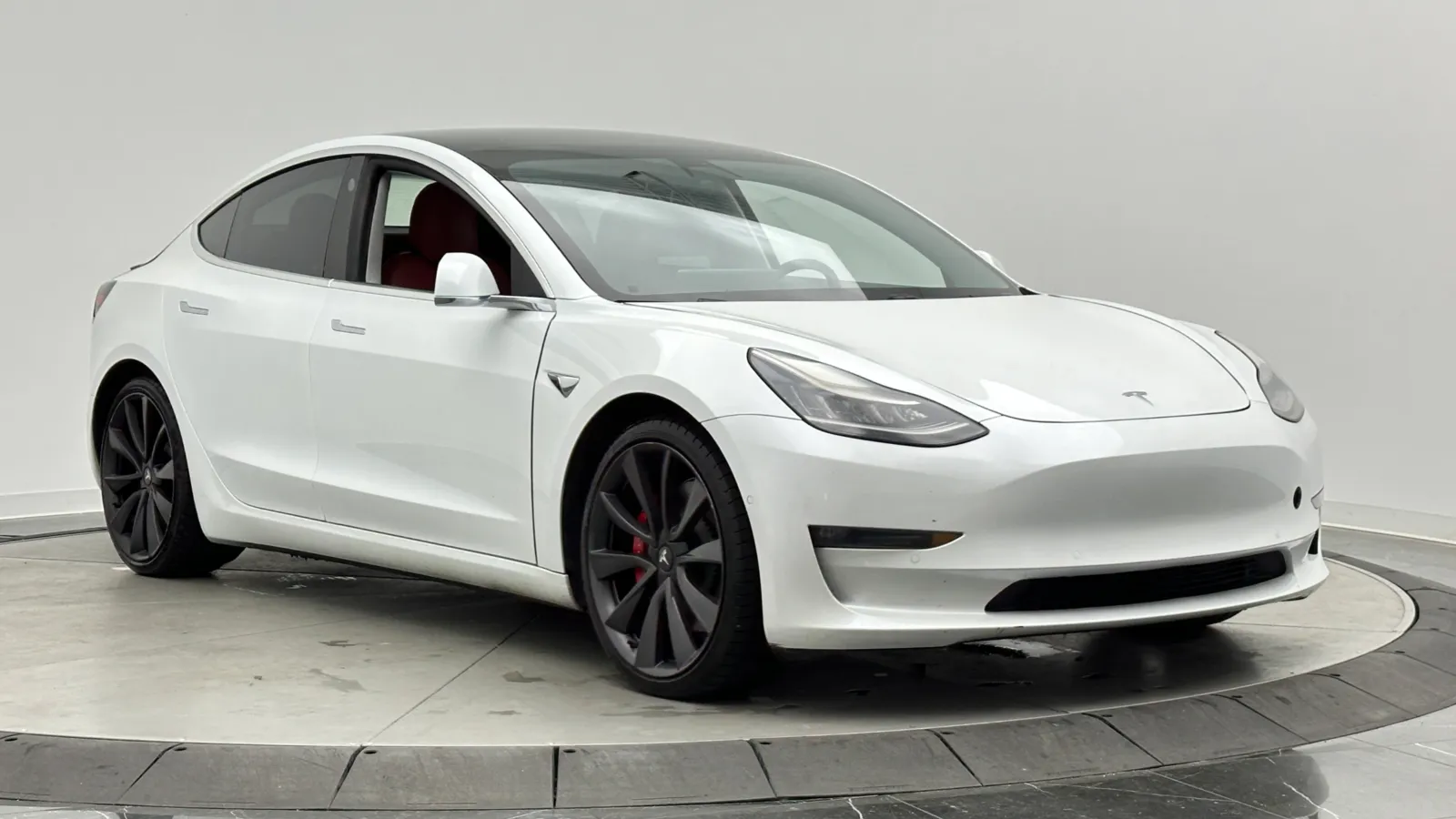 Tesla Model 3 photo 3