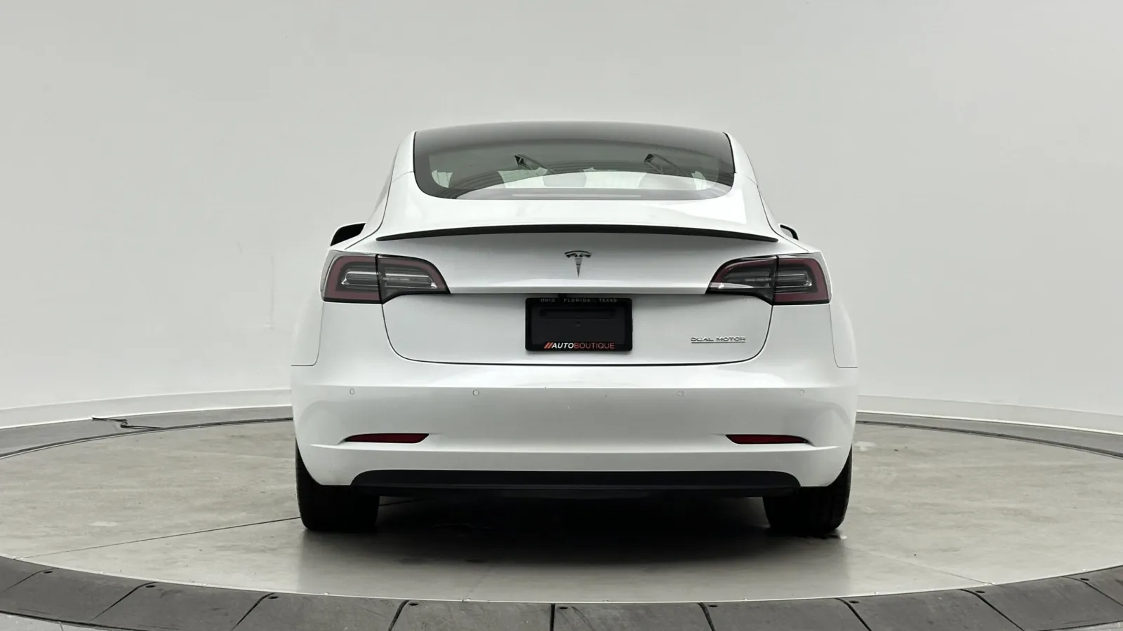 Tesla Model 3 photo 6