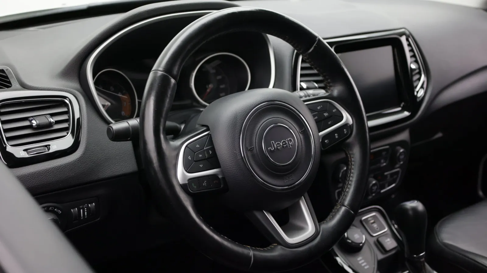 Jeep Compass photo 8