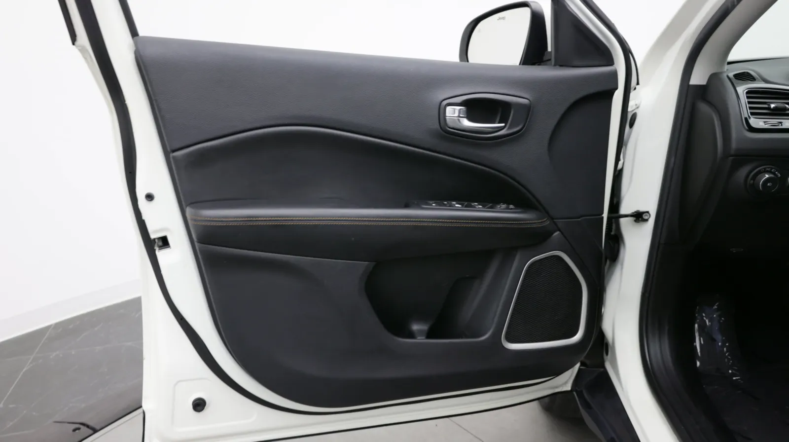 Jeep Compass photo 11