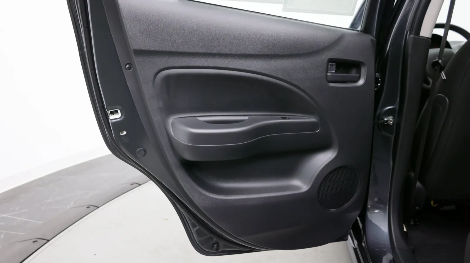 Mitsubishi Mirage photo 21