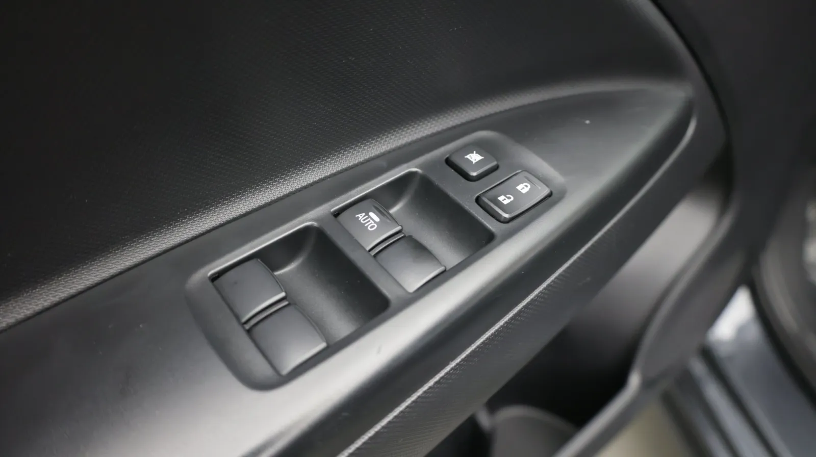 Mitsubishi Mirage photo 11