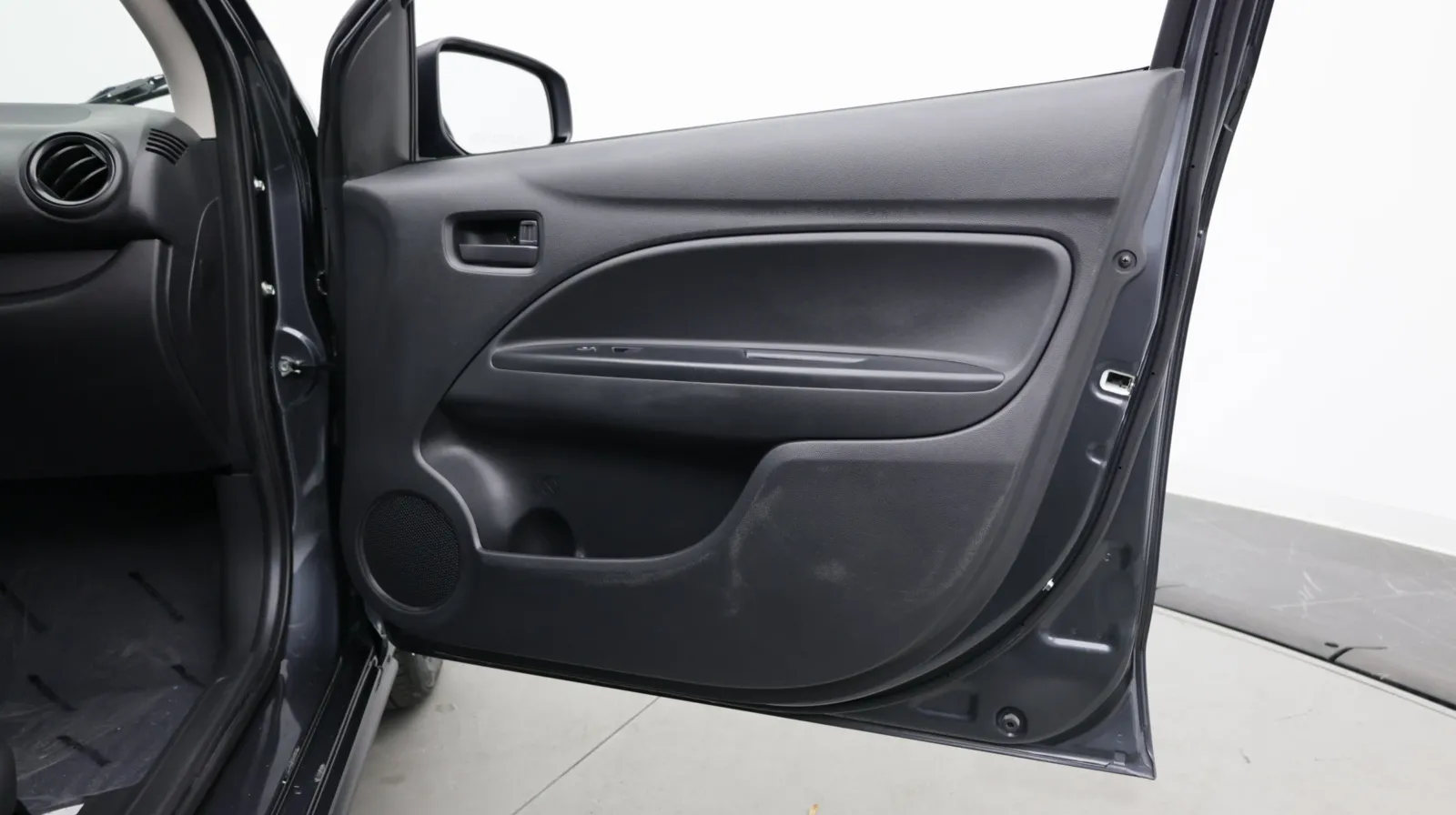Mitsubishi Mirage photo 29
