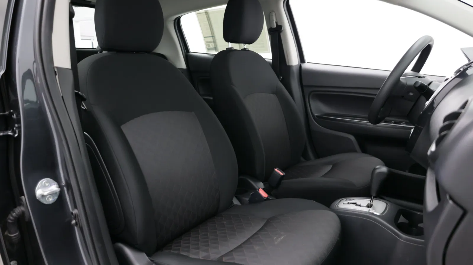 Mitsubishi Mirage photo 31