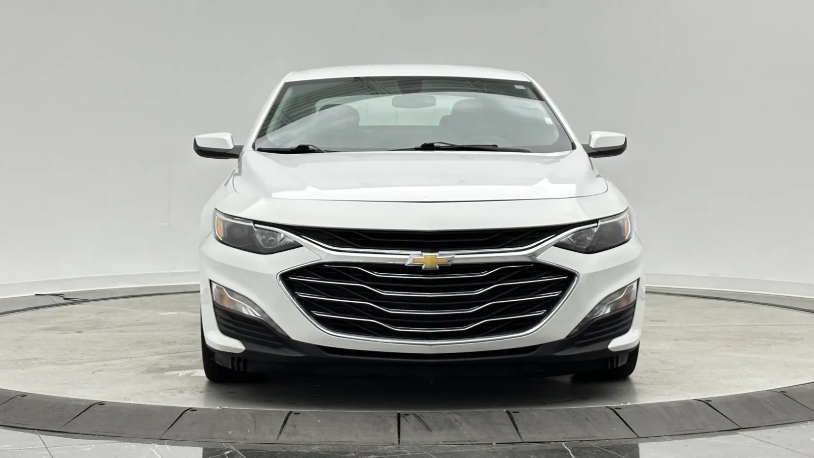 Chevrolet Malibu photo 2