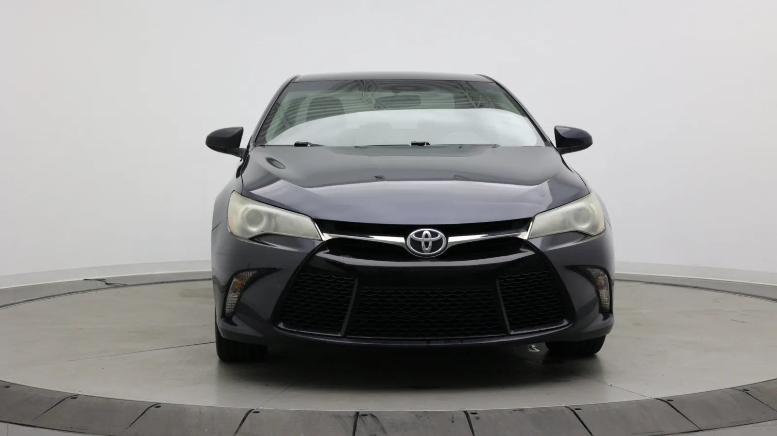 Toyota Camry photo 2