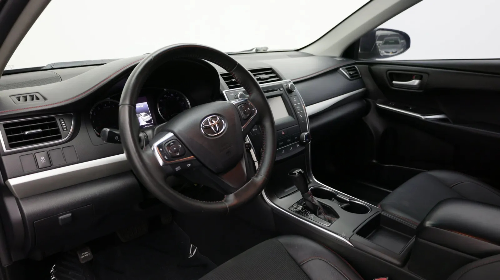 Toyota Camry photo 10