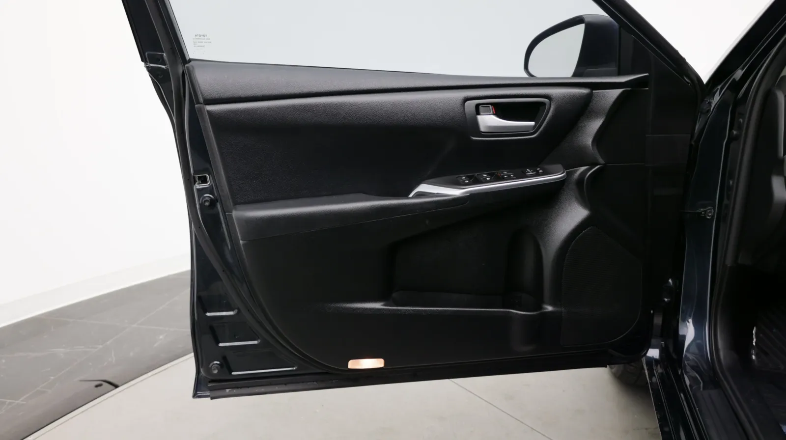 Toyota Camry photo 9
