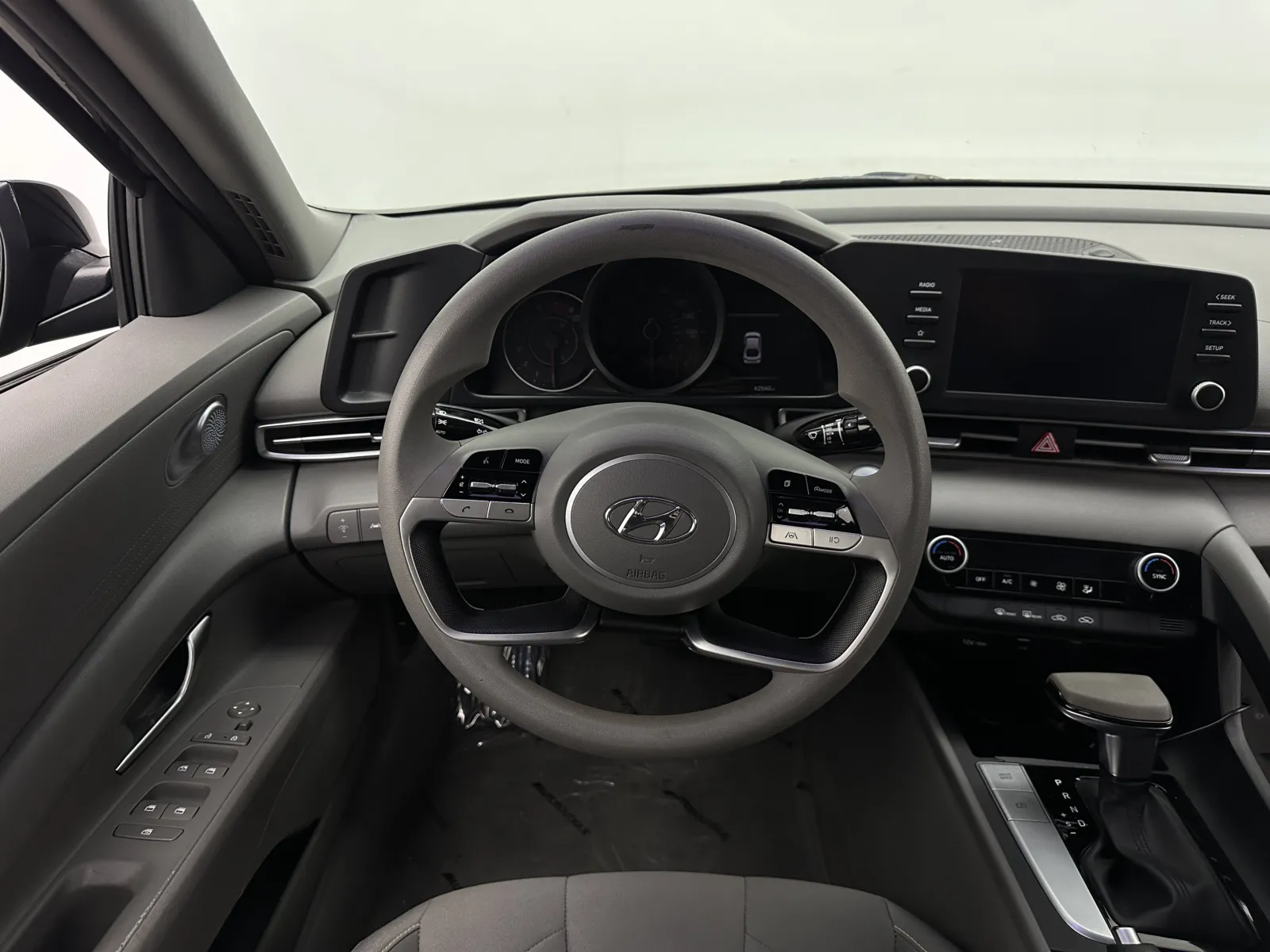 Hyundai Elantra photo 27