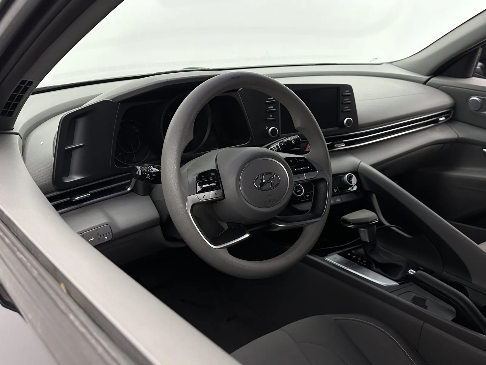 Hyundai Elantra photo 11