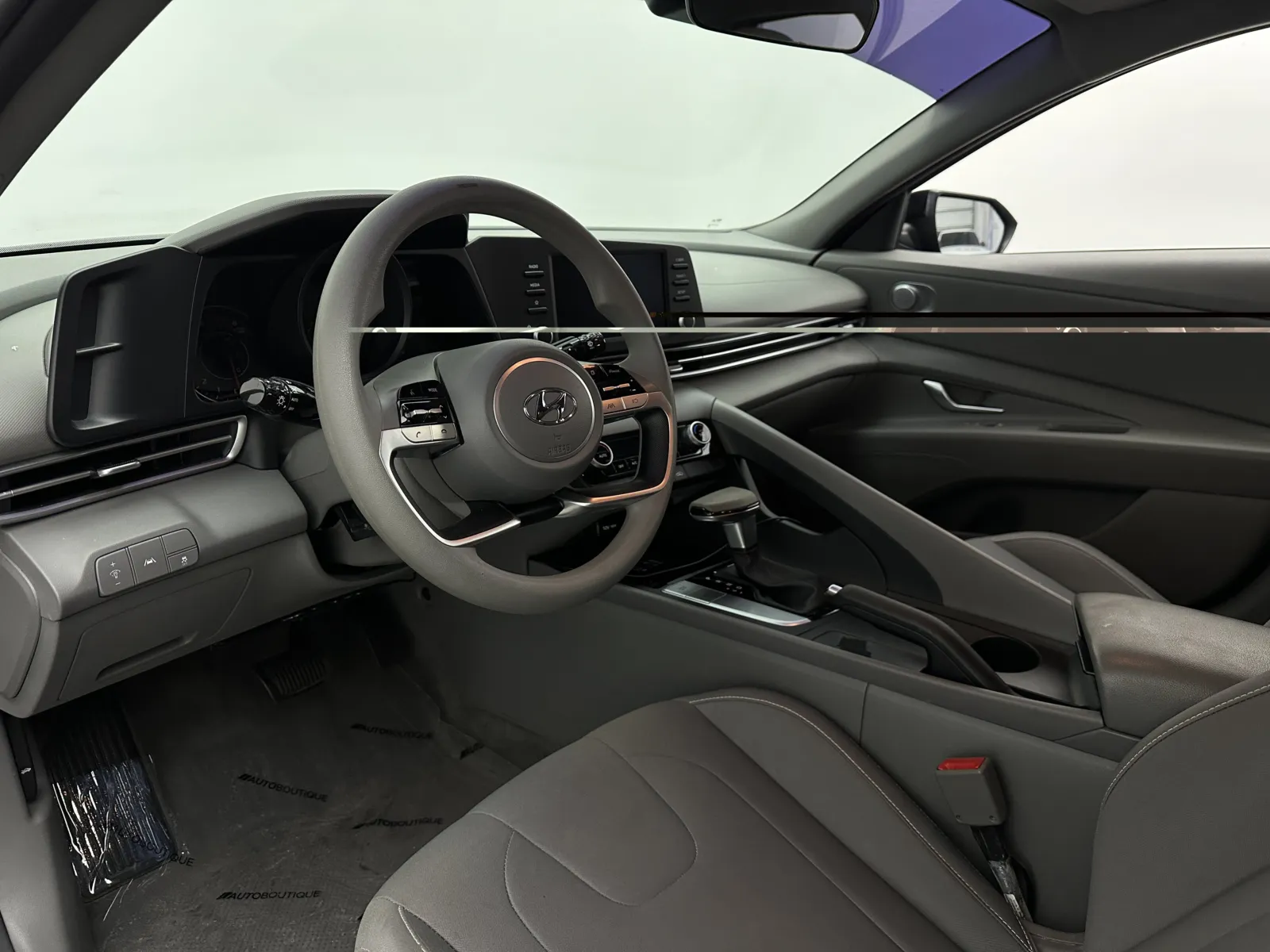 Hyundai Elantra photo 12