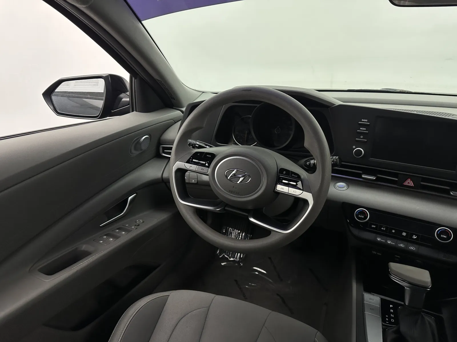 Hyundai Elantra photo 28