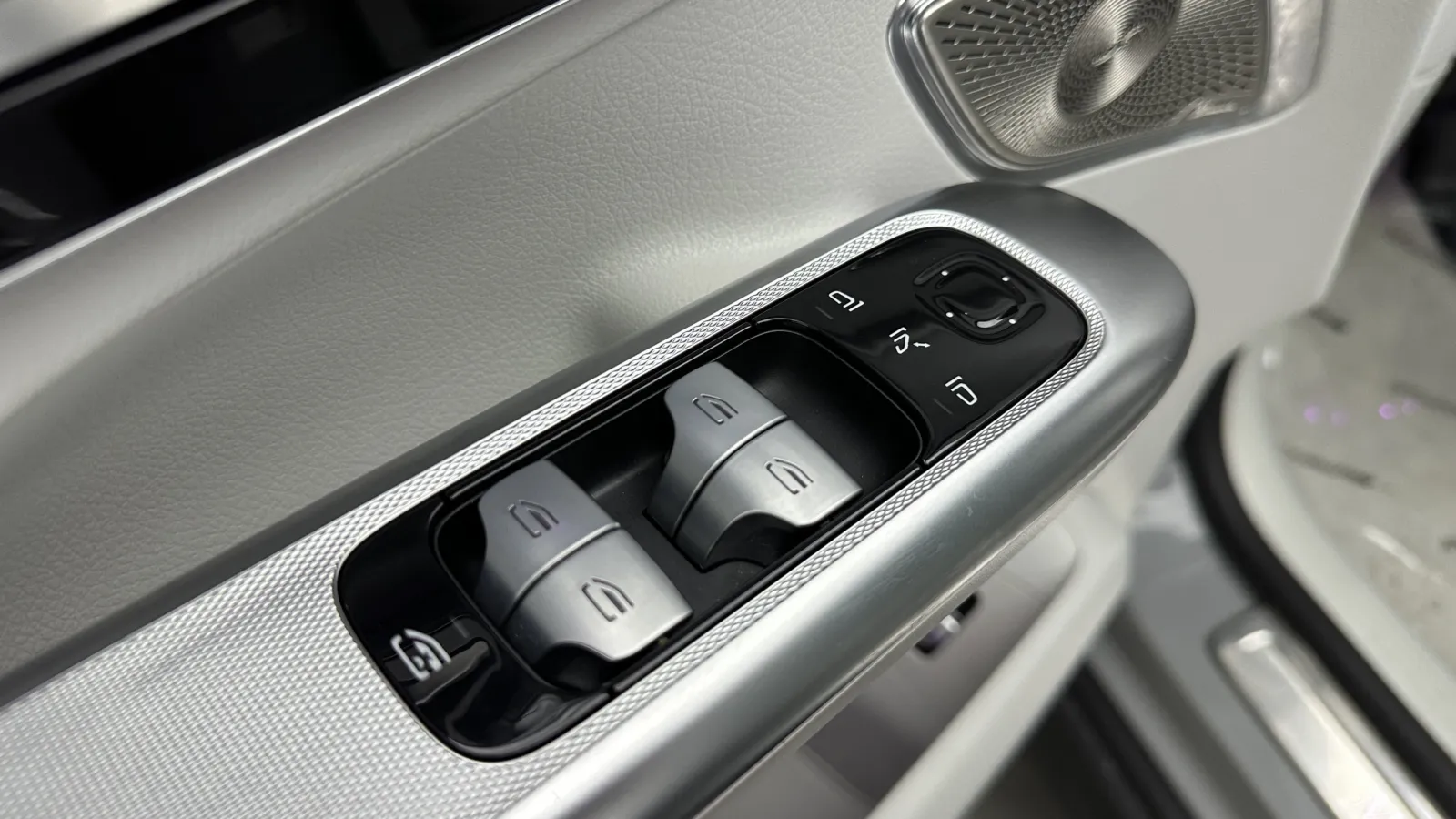Mercedes-Benz EQE photo 15