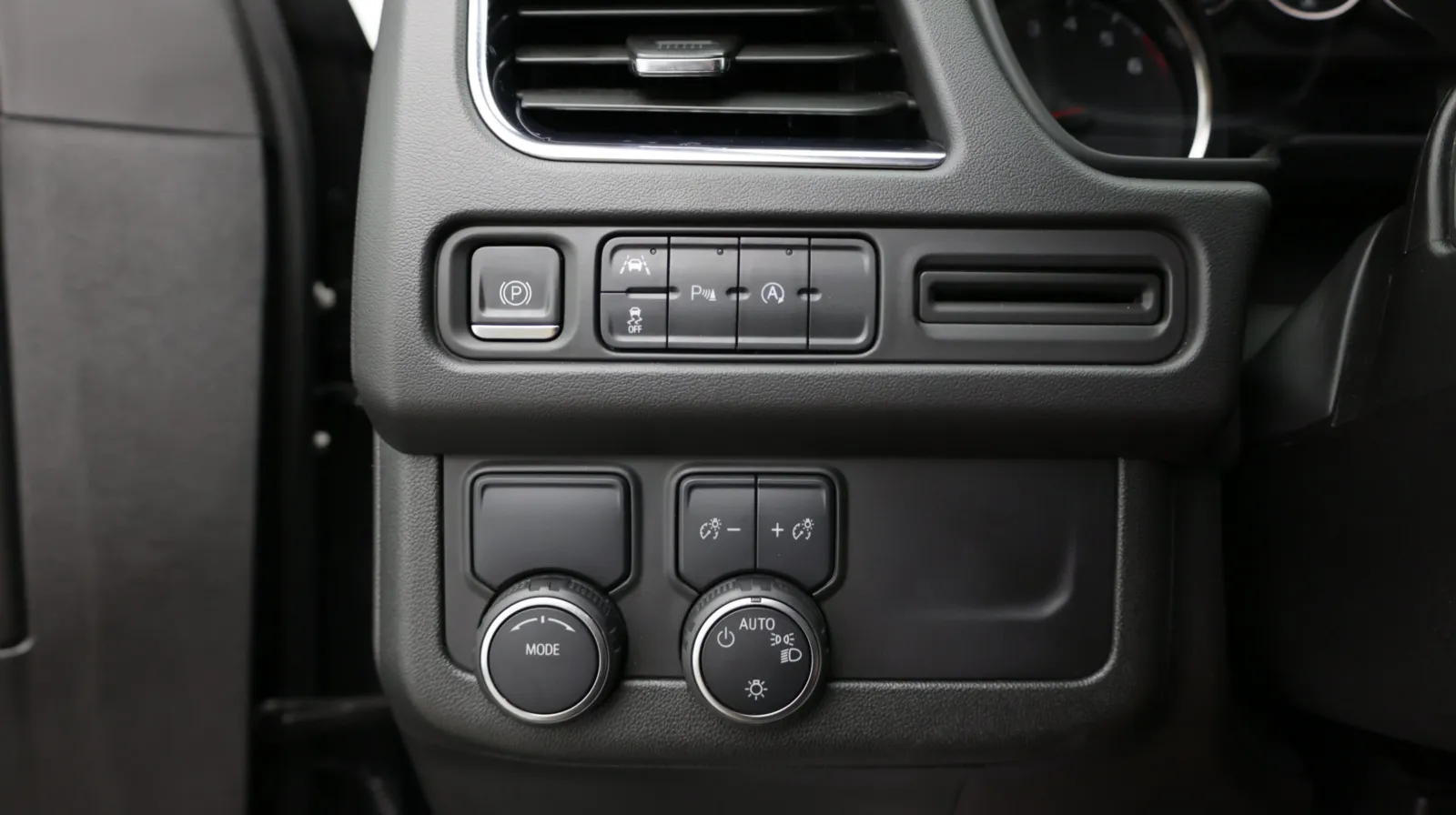 Chevrolet Suburban photo 15