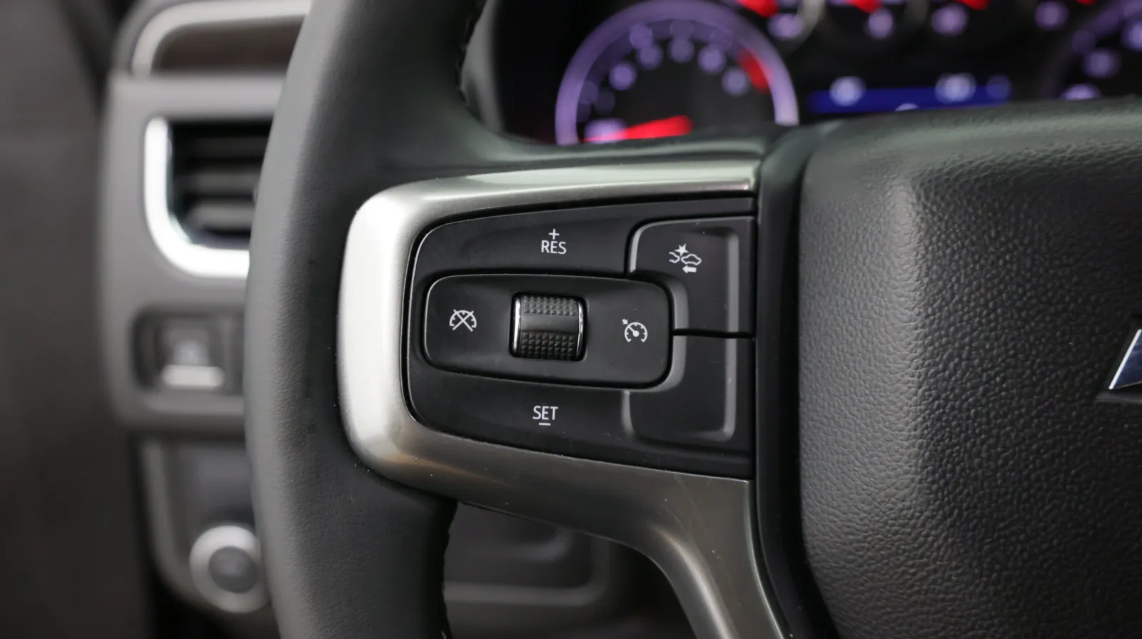 Chevrolet Suburban photo 16