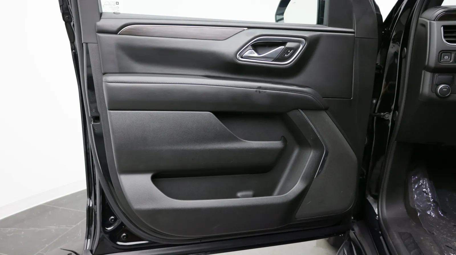 Chevrolet Suburban photo 11