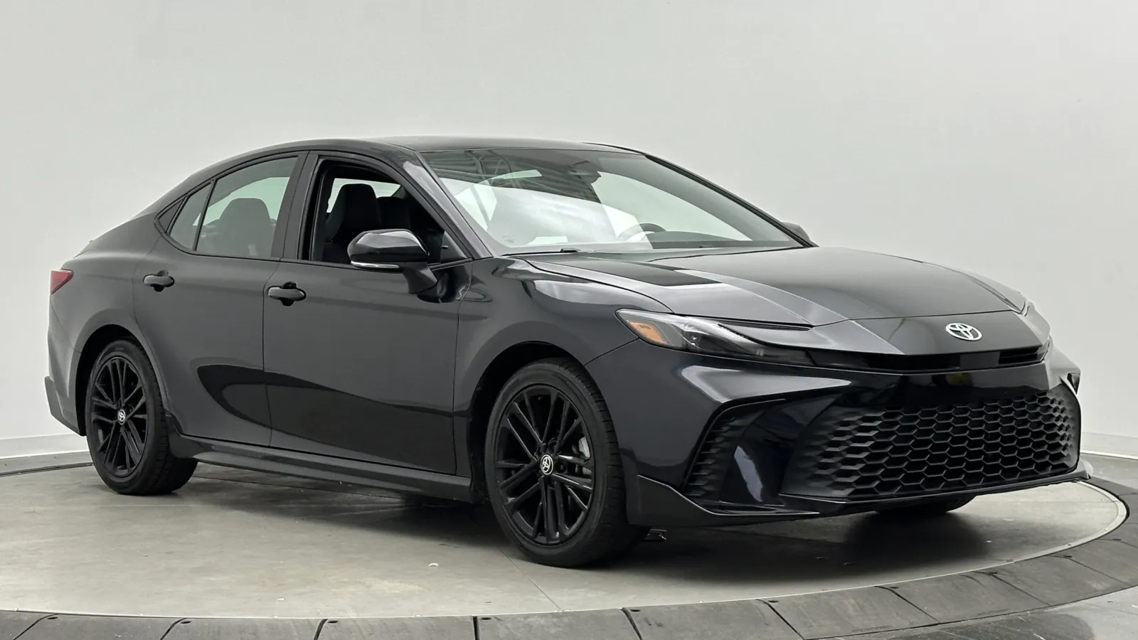 Toyota Camry photo 3