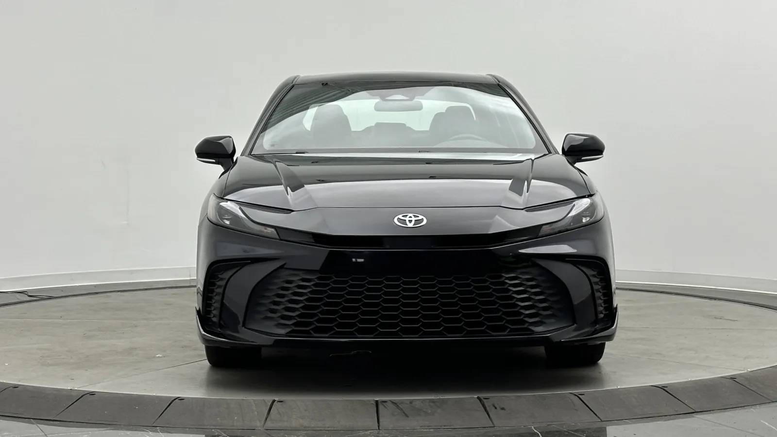 Toyota Camry photo 2