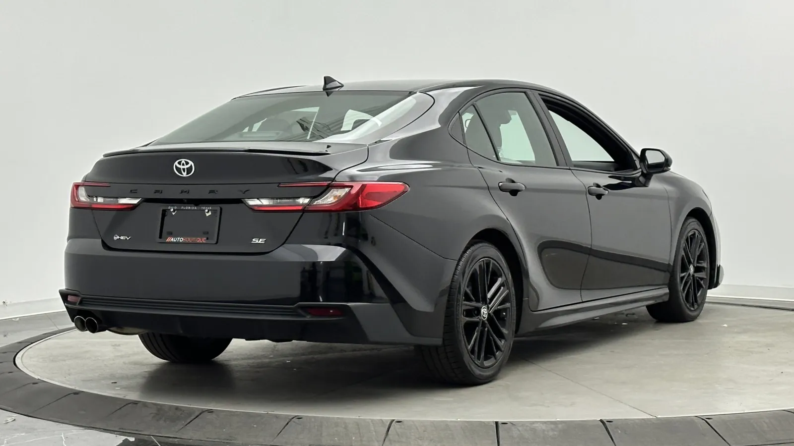 Toyota Camry photo 7