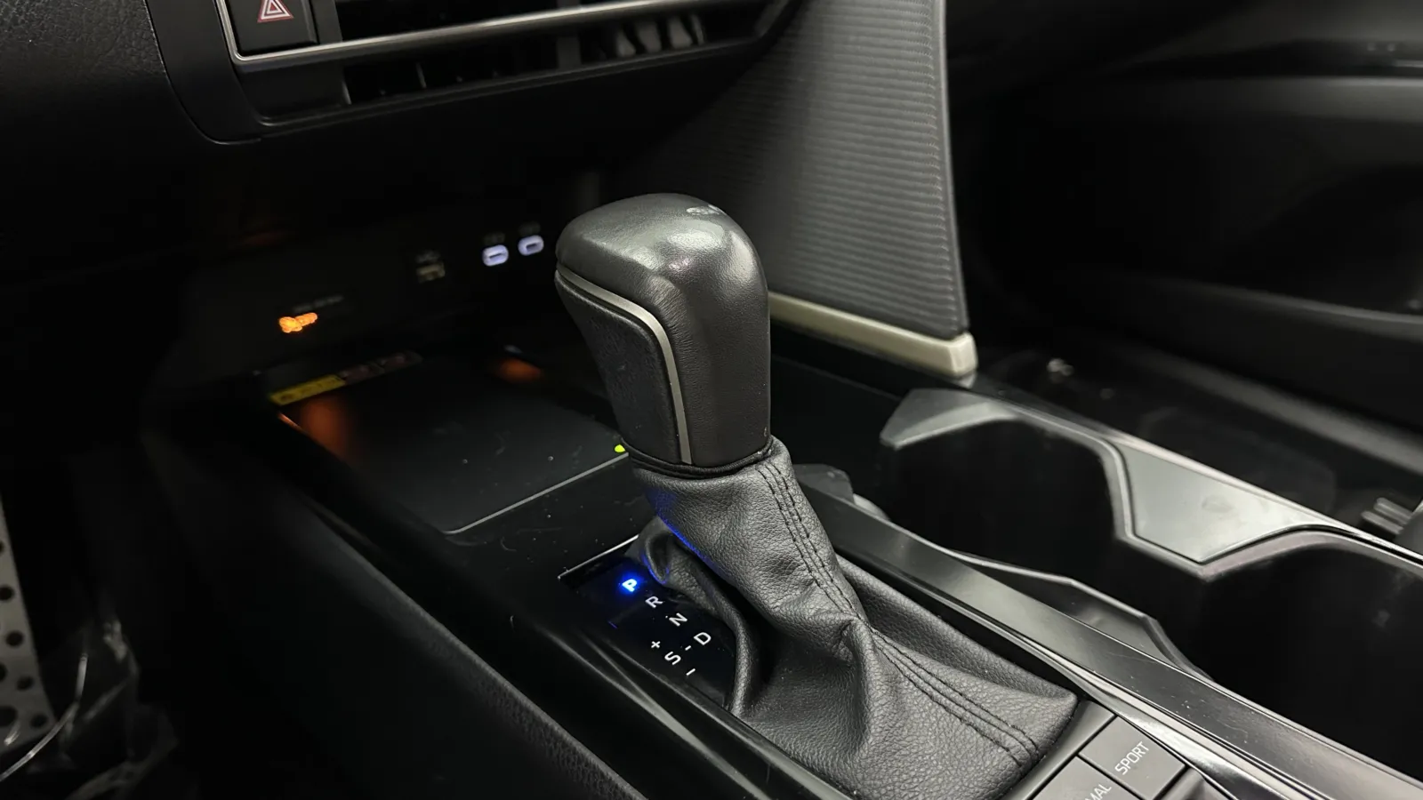 Toyota Camry photo 16