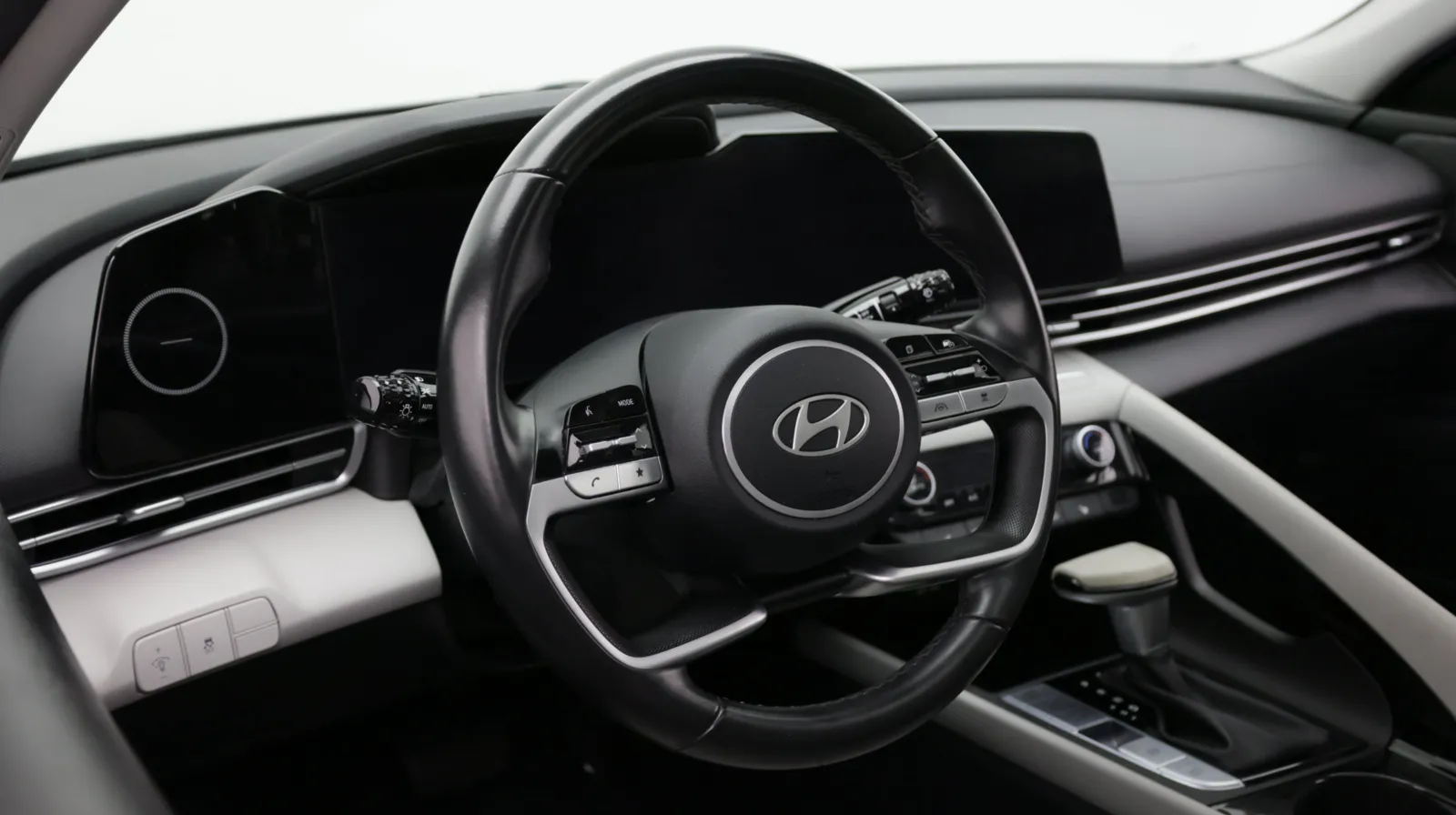 Hyundai Elantra photo 10