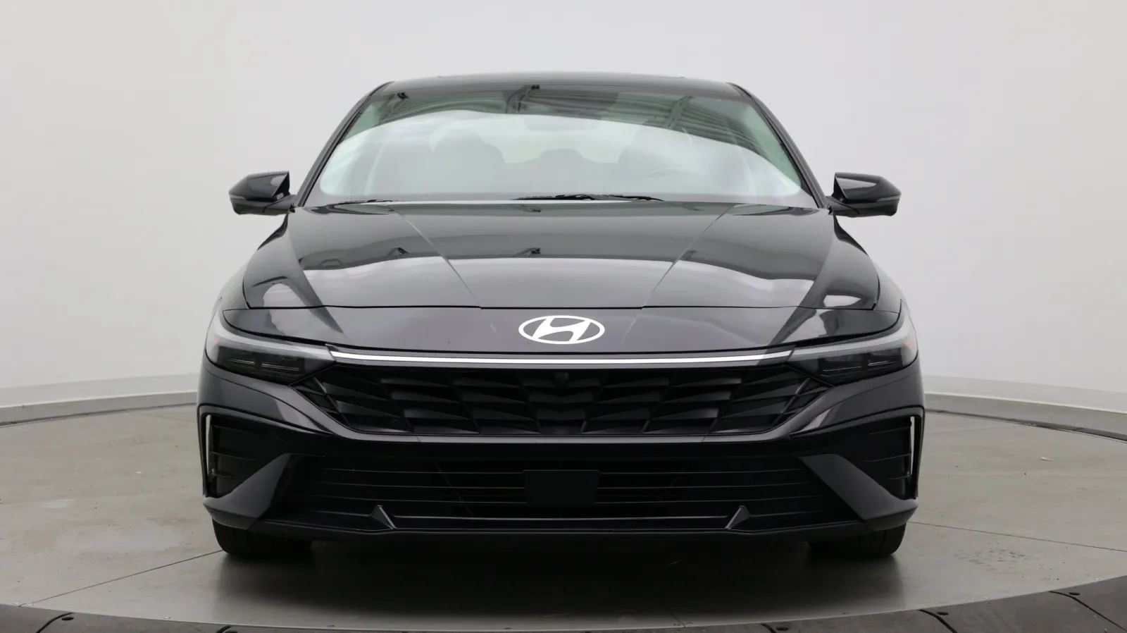 Hyundai Elantra photo 2