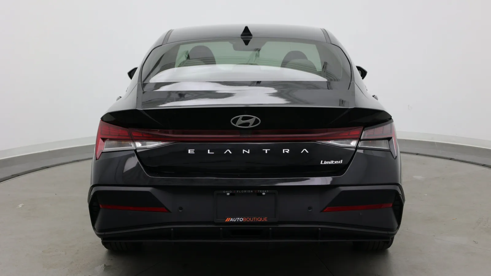 Hyundai Elantra photo 8